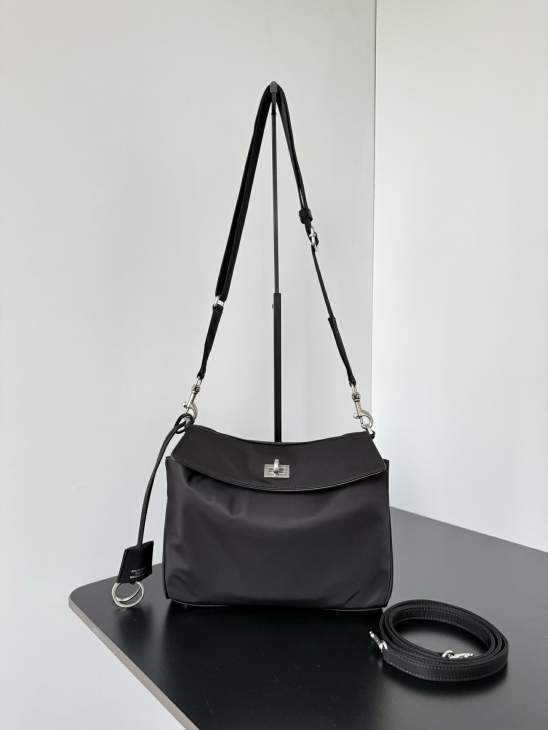 Picture of Balenciaga Handbags _SKUfw224475499fw